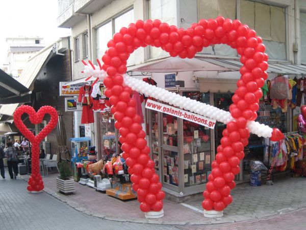 Κόκκινοι… δράστες σε σχήμα καρδιάς