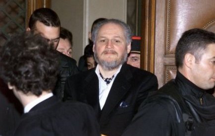 Δικάζεται στο Παρίσι ο «επαγγελματίας επαναστάτης»