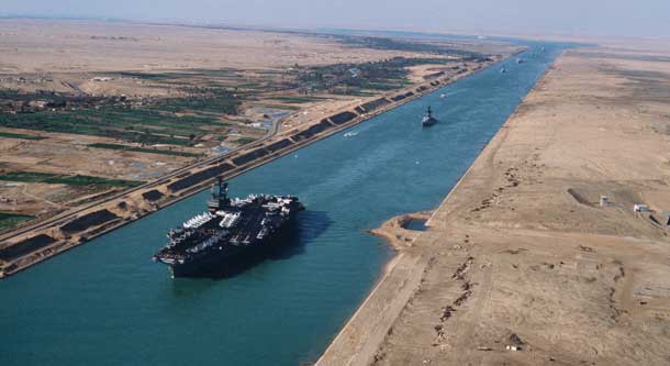 Δύο ιρανικά πλοία θα περάσουν από το Σουέζ