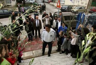 Δημοτικό σχολείο βράβευσε τον Πύρρο Δήμα