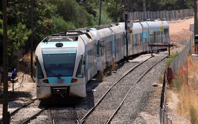 Σε 24ωρη απεργία τρένα και προαστιακός