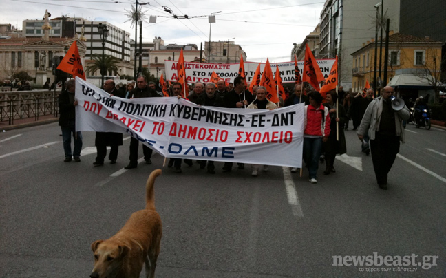 Προς τη Βουλή οι απεργοί εκπαιδευτικοί