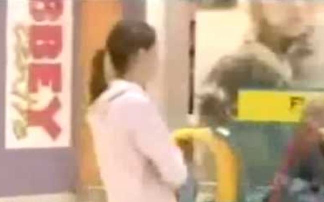 Η ανελέητη επίθεση της λευκής τούρτας