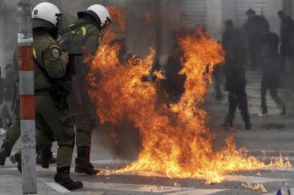 Στα χημικά πνίγηκε το κέντρο του Βόλου