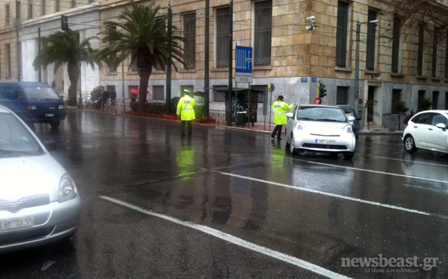 Δε έφτανε η βροχή δε λειτουργούν ούτε τα φανάρια