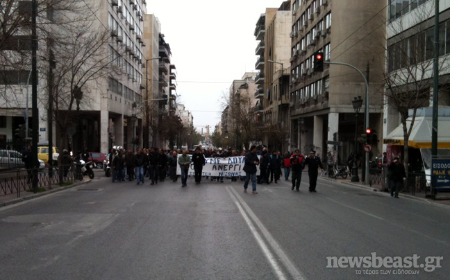 Συγκέντρωση ναυτεργατών στο υπ. Εργασίας
