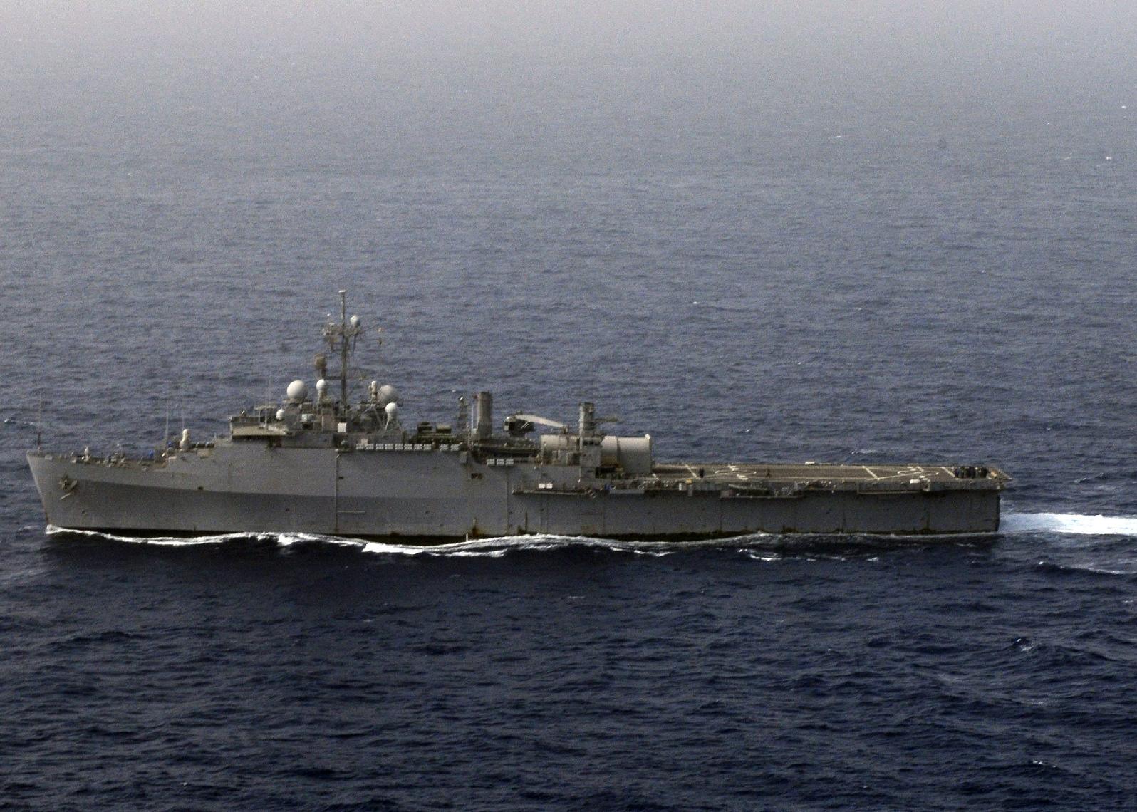 Στη Διώρυγα του Σουέζ αμερικανικά πολεμικά πλοία