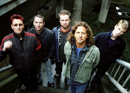 Οι Pearl Jam δίνουν τραγούδια τους για καλό σκοπό