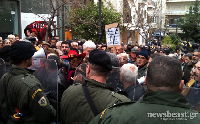 Τα «ψάλλουν» στο Σημίτη