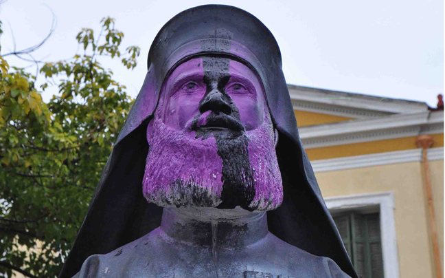 Μνημείο… μαγνήτης βανδάλων!