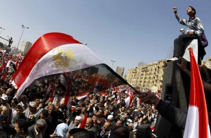 «Λαοπλημμύρα» στην πλατεία Ταχρίρ