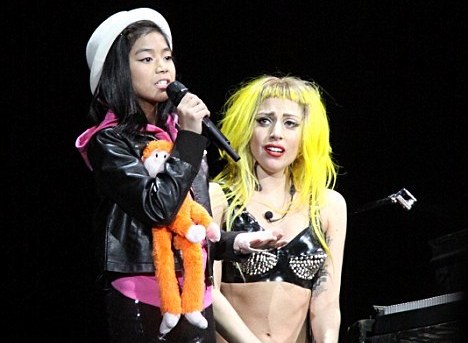 Η Lady Gaga ξέσπασε σε κλάματα στη σκηνή