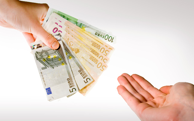 Στα 8,1 δισ. ευρώ μειώθηκαν το Μάρτιο τα «φέσια» του Δημοσίου