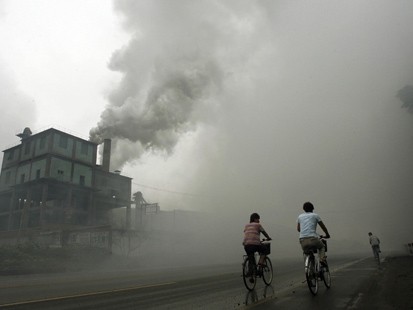 Στον περιορισμό των εκπομπών CO2 στοχεύει η Κίνα