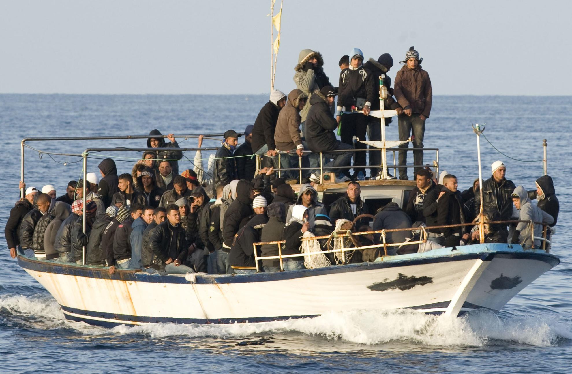 Περίπου 100 πρόσφυγες πέθαναν στο σκάφος που διασώθηκε