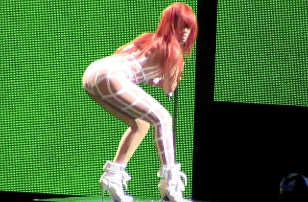 Σέξι πόζες από τη Rihanna
