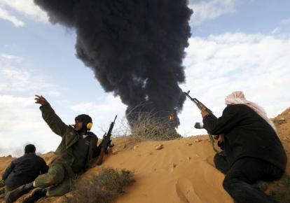 «Πίσω ολοταχώς» για τους αντικαθεστωτικούς στη Λιβύη