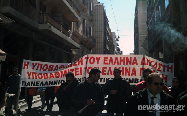 Δακρυγόνα στους συμβασιούχους