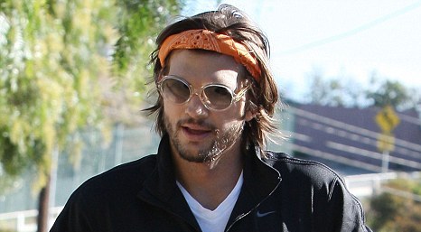 Οι όροι του συμβολαίου του Ashton Kutcher