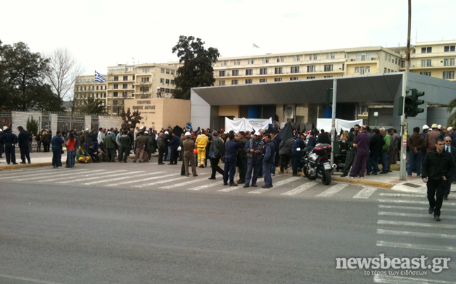 Συνεχίζουν τη διαμαρτυρία οι εργαζόμενοι του Σκαραμαγκά