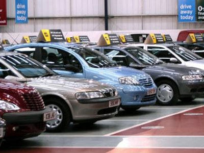 Πτώση ρεκόρ 70% στις πωλήσεις νέων ΙΧ