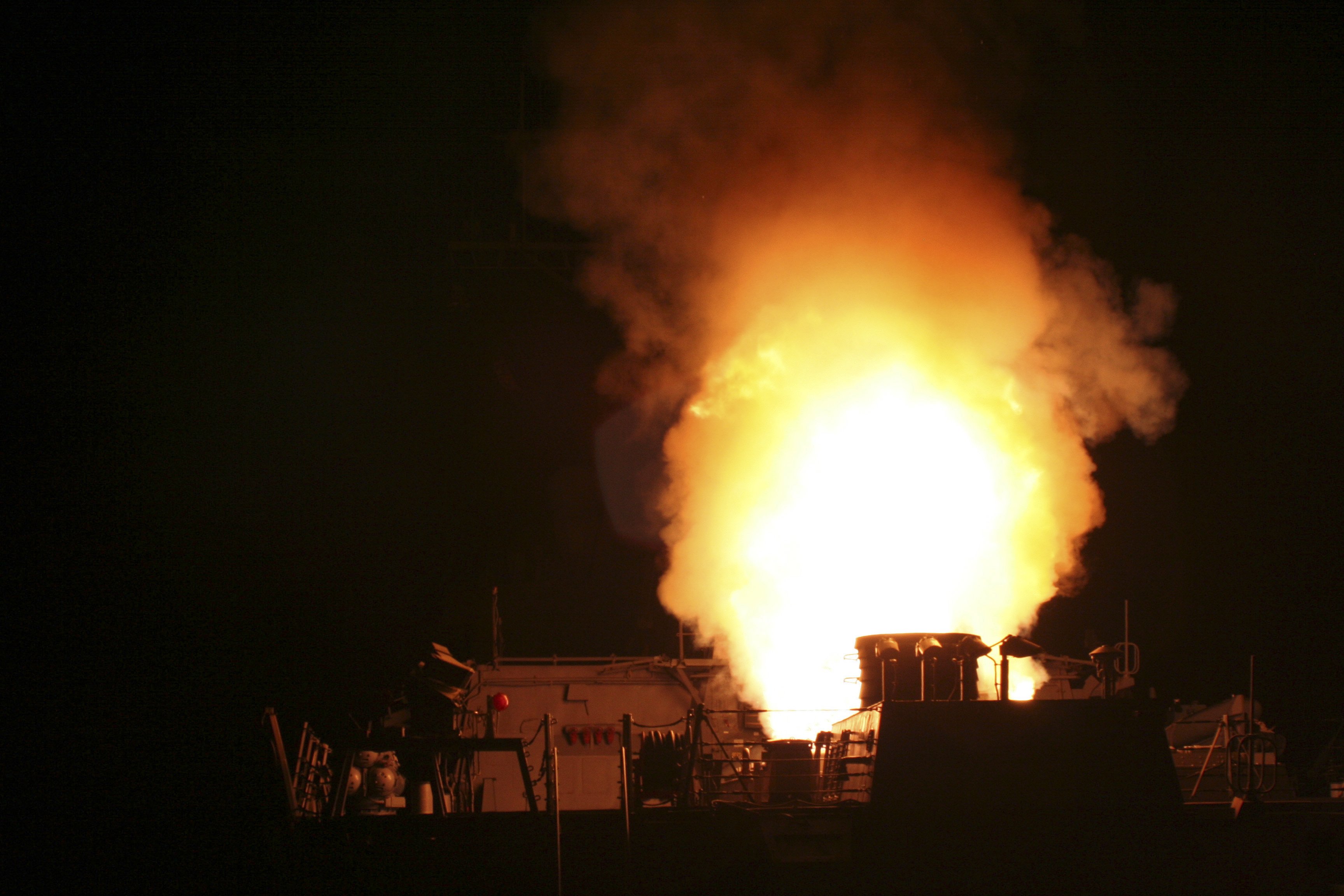 Ισχυρή έκρηξη και αντιαεροπορικά πυρά στην Τρίπολη