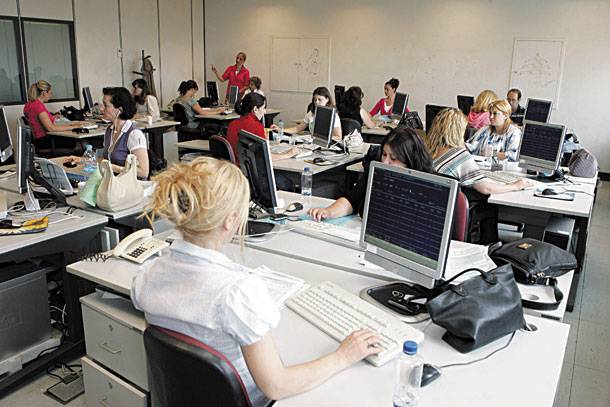 Κίτρινη κάρτα από την Κομισιόν στην Ελλάδα για τους δείκτες κοινωνικής προστασίας, ένταξης και απασχόλησης
