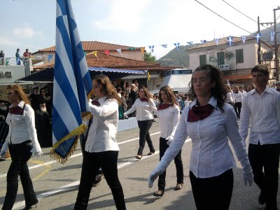 Μαθητική παρέλαση υπό την επίβλεψη των ΜΑΤ