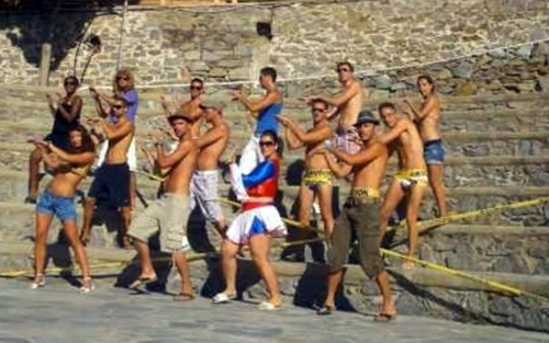 Παρωδία Gaga σε… Mykonos version