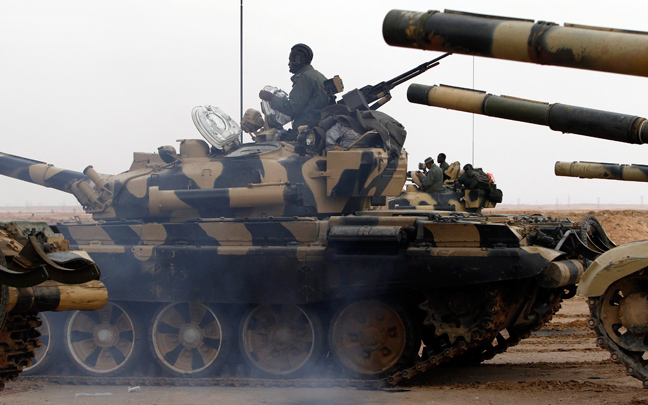 Δυνάμεις του ΝΑΤΟ κατέστρεψαν 17 τανκς του Καντάφι