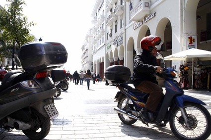 «Πνίγηκε» και πάλι από δίκυκλα η Αριστοτέλους