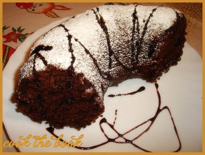 Νηστίσιμο σοκολατένιο κέικ με δαμάσκηνα