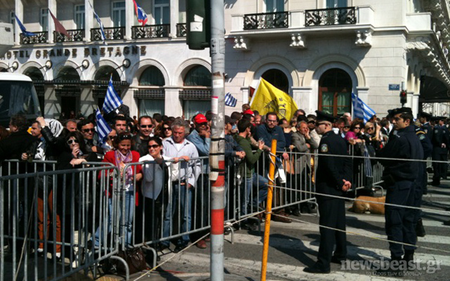 Γιούχαραν τους πολιτικούς στην παρέλαση