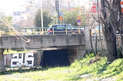 Έστησαν σπιτικό μέσα στο ποτάμι