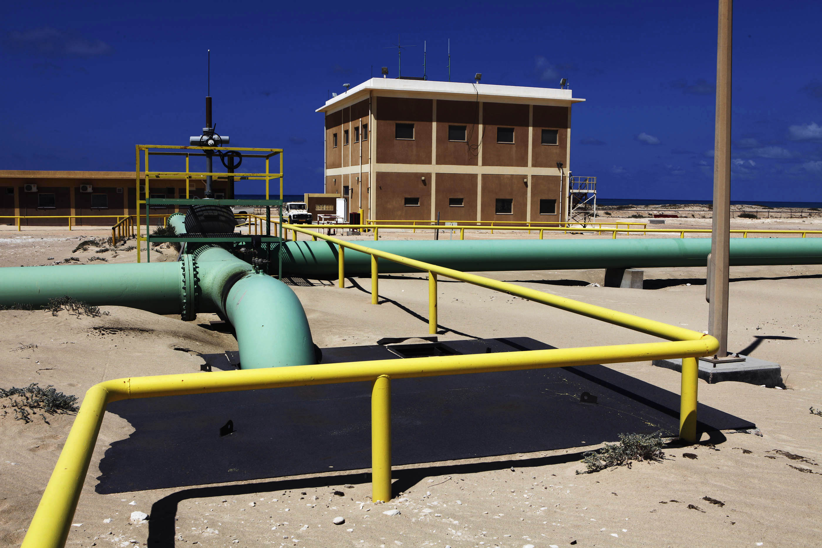 Αργό πετρέλαιο από τη Λιβύη στο Κατάρ