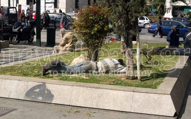 Εγκατάλειψη στην πλατεία Κοτζιά