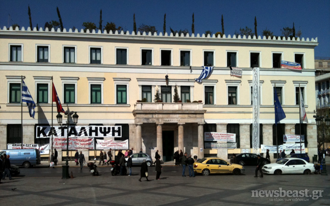 Παραμένει υπό κατάληψη το δημαρχείο της Αθήνας