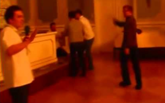 Η βράβευση πήγε στο… βρόντο