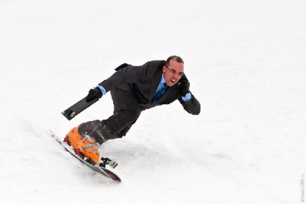 Έβαλαν το κοστουμάκια τους και πήγαν για snowboard