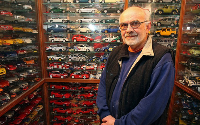 Ένας παππούς με συλλογή από 2.000 αυτοκινητάκια