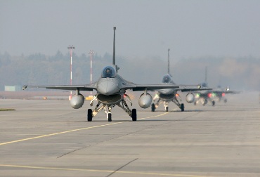 Αμερικανικά F-16 προσγειώθηκαν σε πολωνική αεροπορική βάση