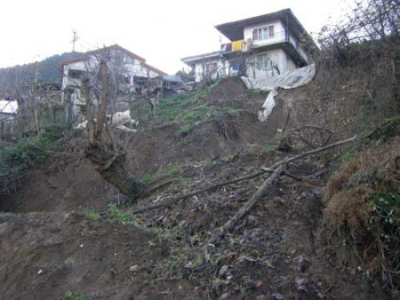 Υπό κατάρρευση σπίτια στην Καρδίτσα