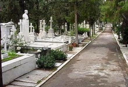 Αυτόματοι πωλητές κεριών και λουλουδιών σε νεκροταφεία