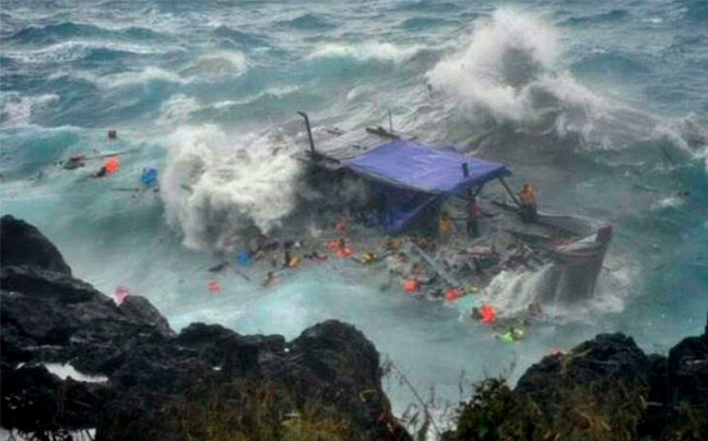 Δεκαεπτά νεκροί σε ναυάγιο
