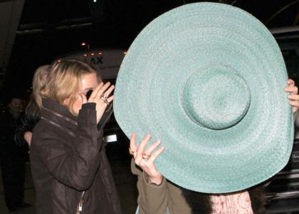 Καπέλωσε τους παπαράτσι