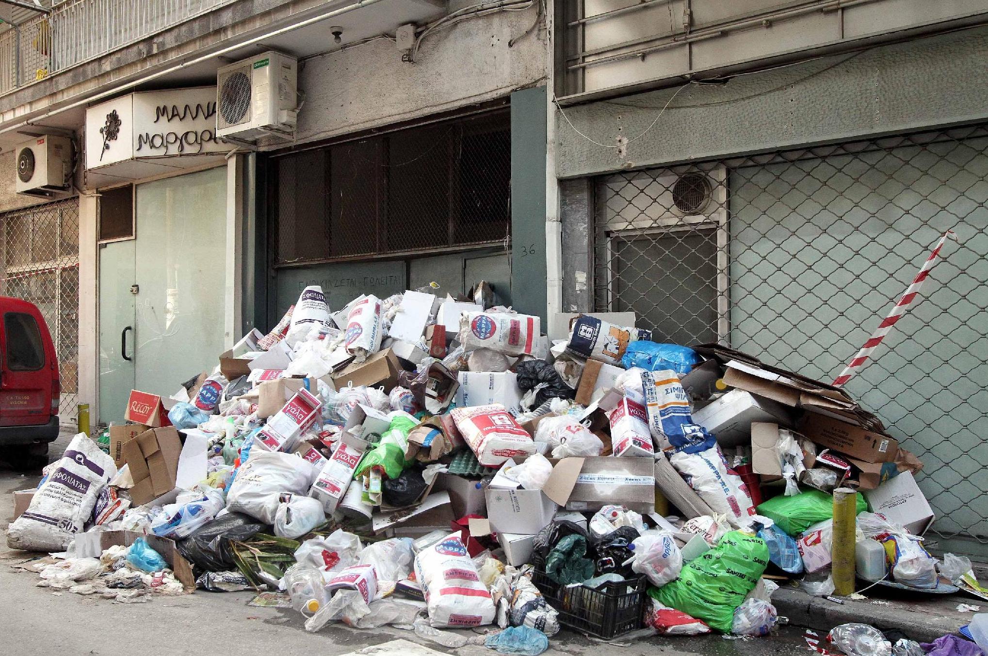 Υγειονομικός συναγερμός για τα σκουπίδια