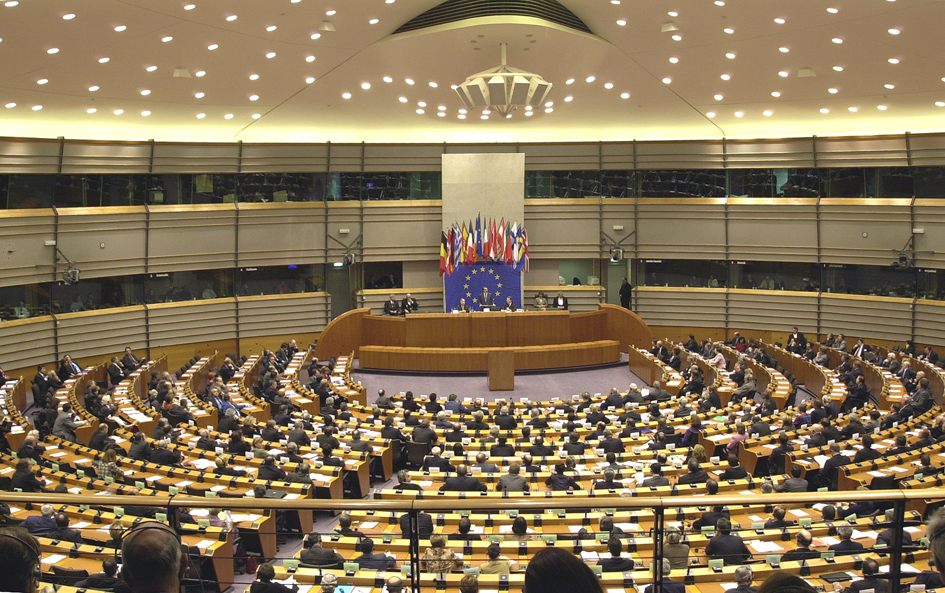 Βολές του Ευρωπαϊκού Κοινοβουλίου κατά της τρόικας