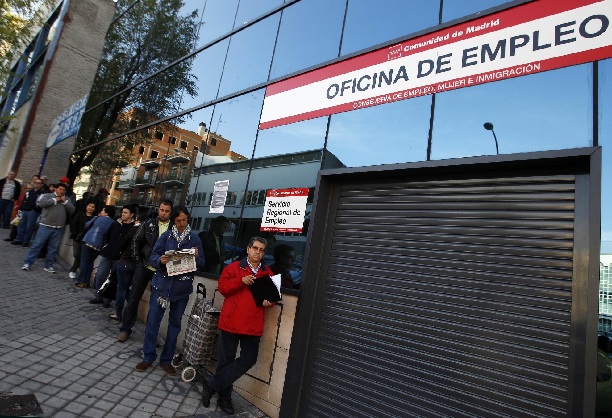 Σχεδόν 4,5 εκατομμύρια άνεργοι στην Ισπανία