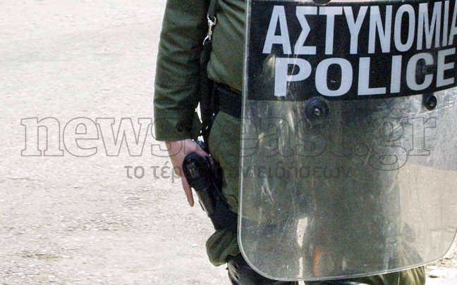 ΜΑΤατζής κρατούσε το όπλο του απέναντι στους εργαζόμενους!
