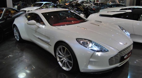 Η ξεχωριστή λευκή Aston Martin One-77!